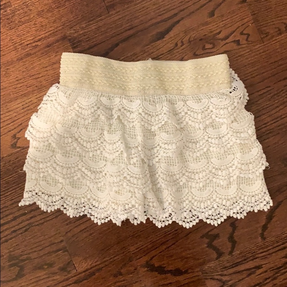 LACE SKORT
